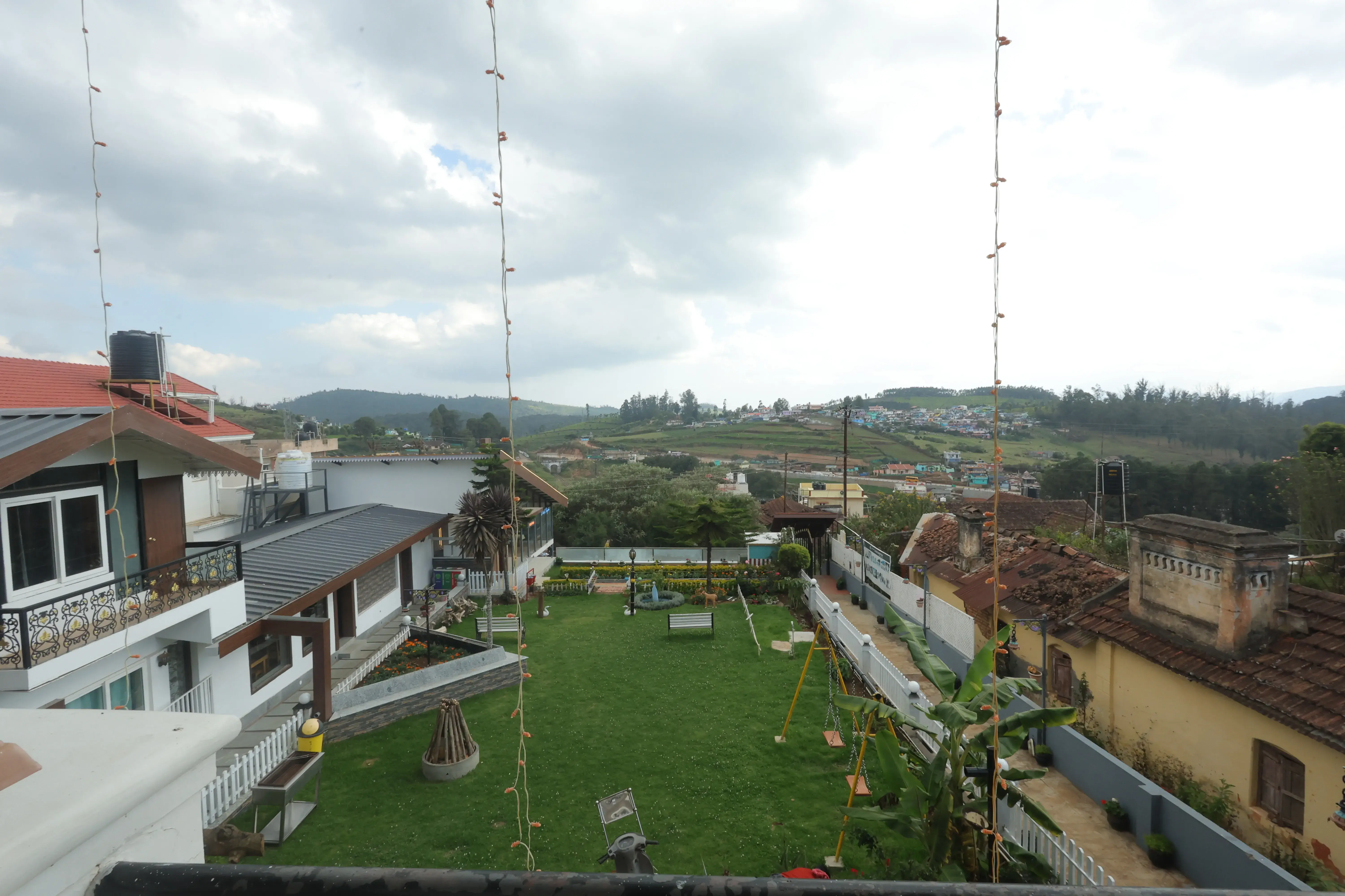 Best Hotel in Ooty | Valley View Rooms | DrizzleDropinn